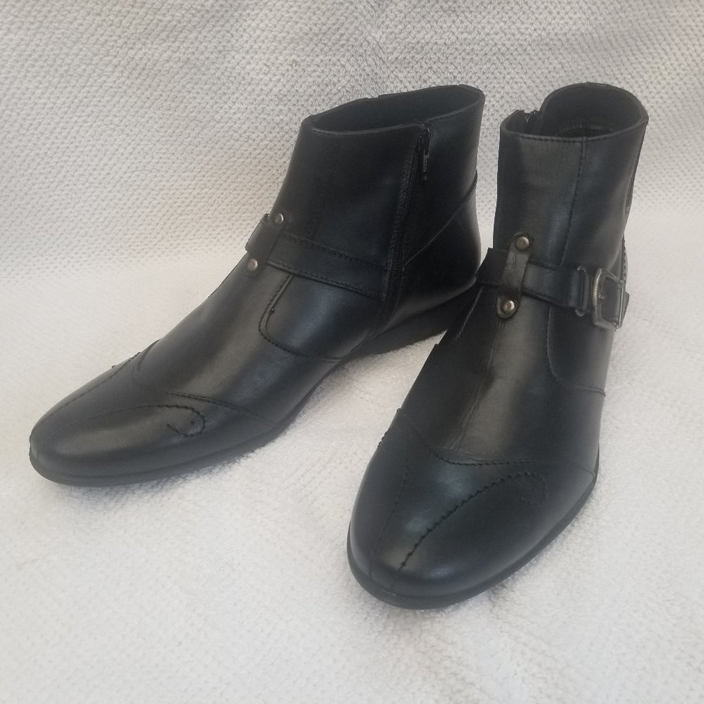 Mens new leather  low boots.